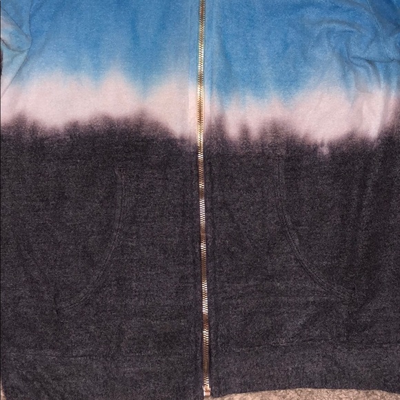 SUPER SOFT SWEATSHIRT WITH SKULL DESIGN ON BACK - Picture 5 of 6